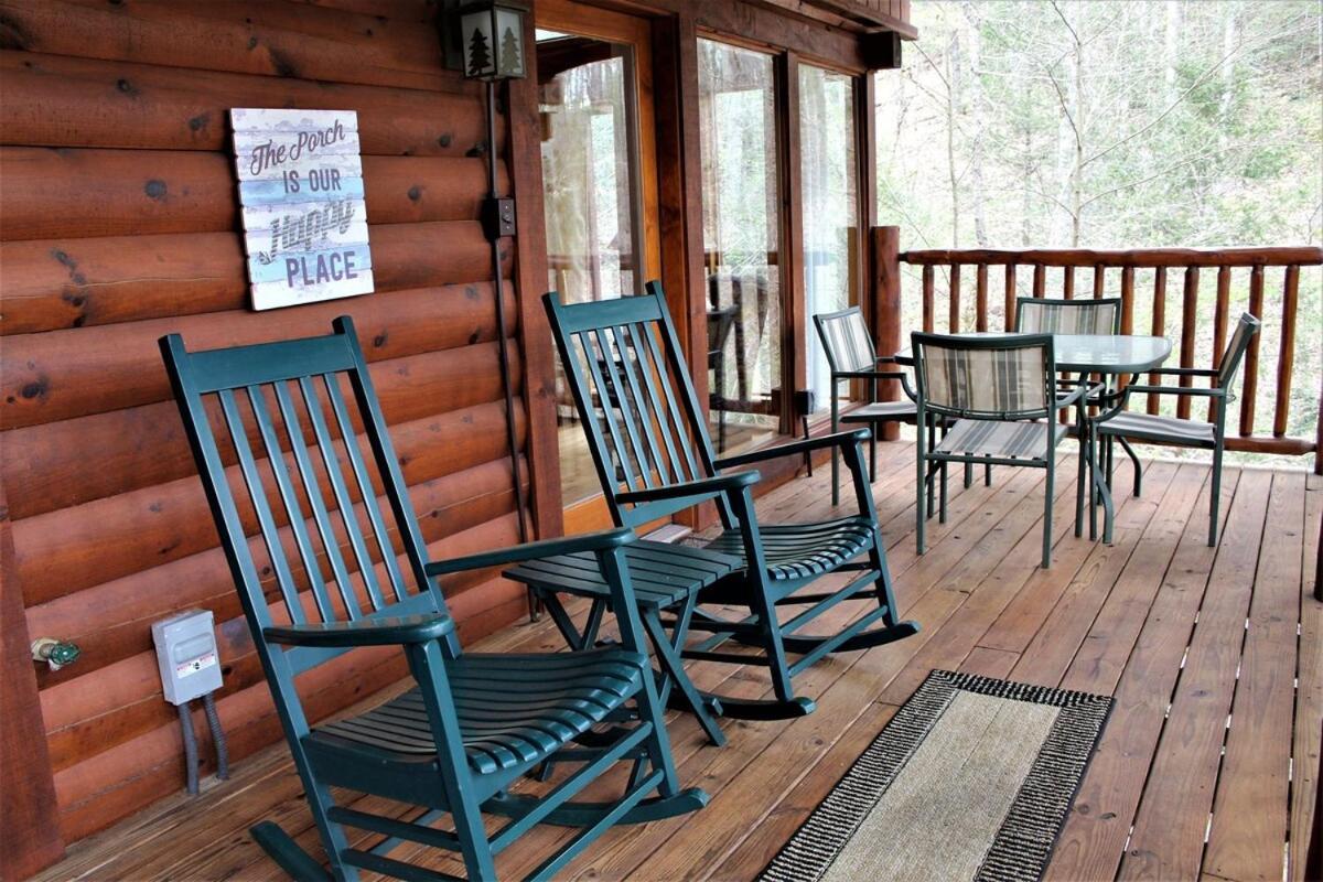 Mountain Joy -Private Treehouse Style Cabin That Sleeps 4-Free Tickets Гатлінбург Екстер'єр фото