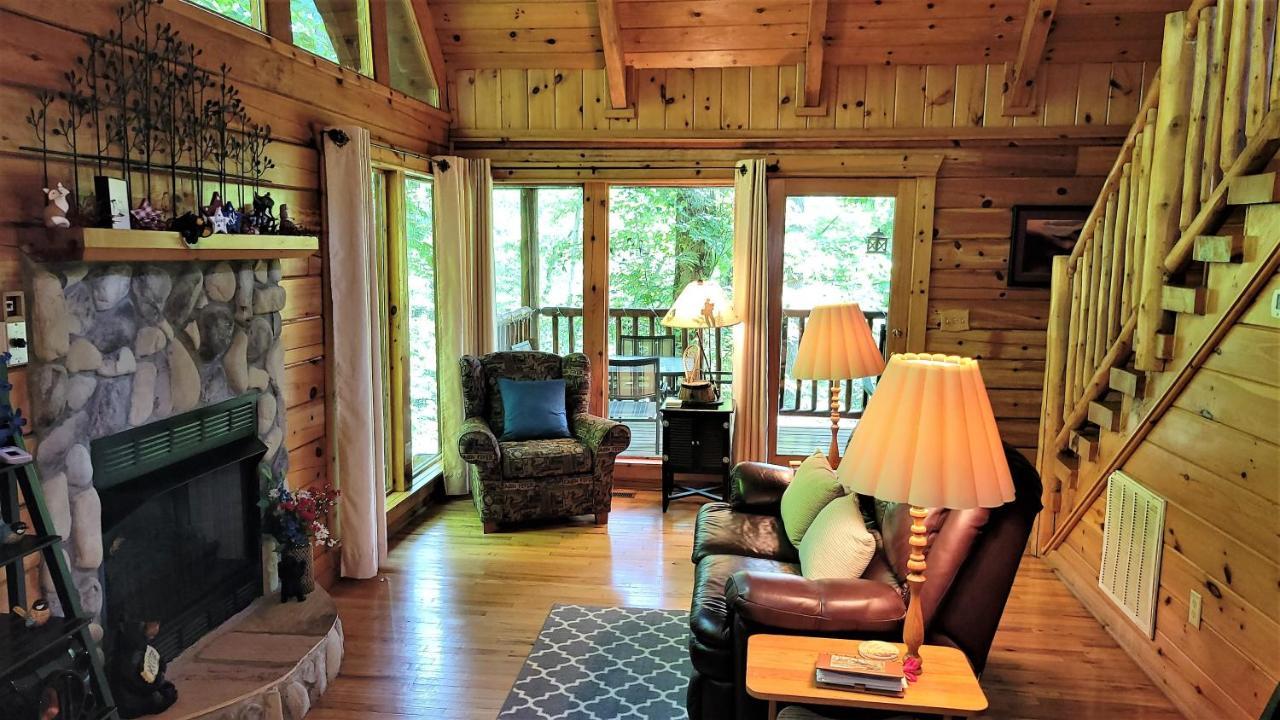 Mountain Joy -Private Treehouse Style Cabin That Sleeps 4-Free Tickets Гатлінбург Екстер'єр фото