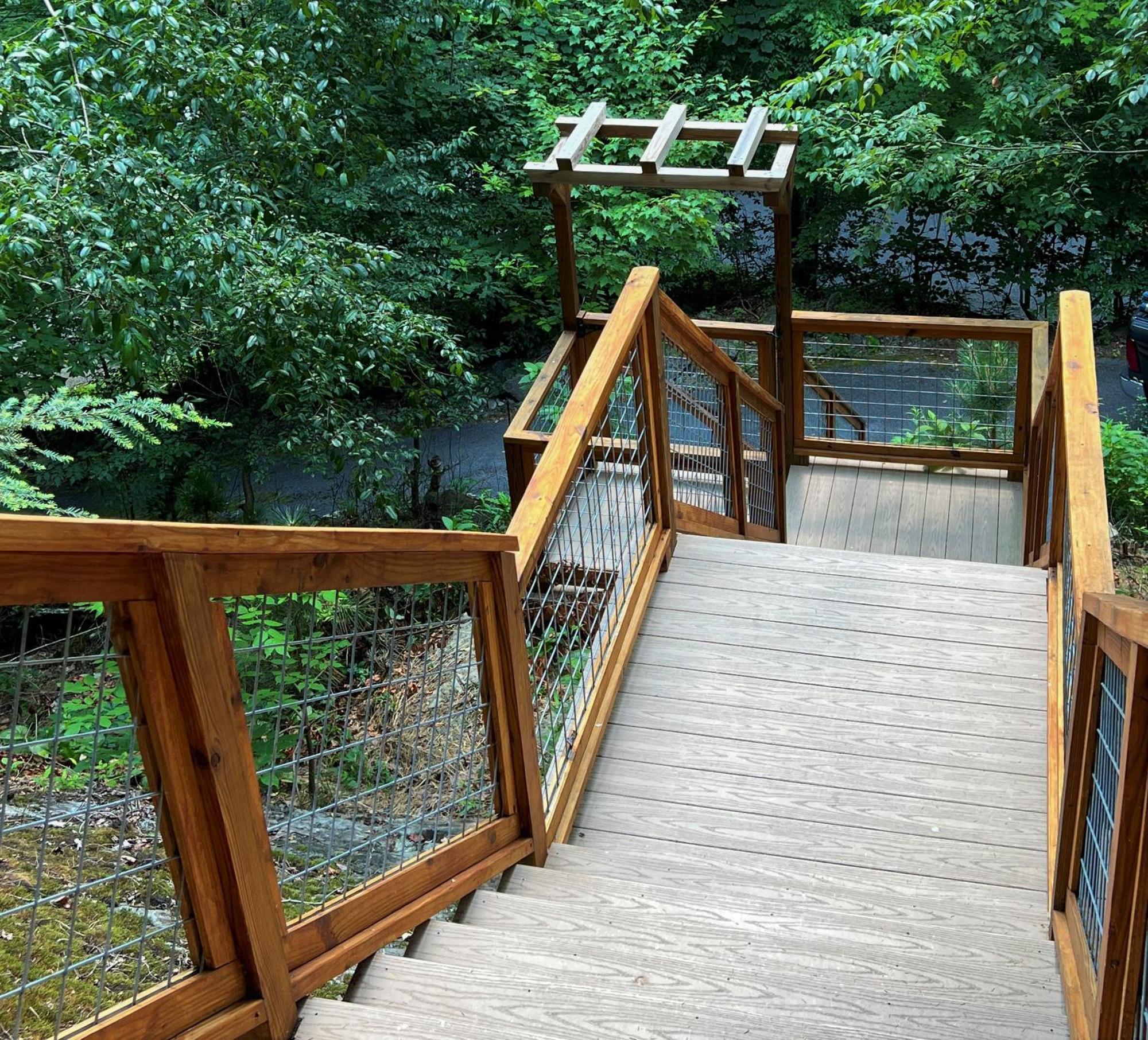 Mountain Joy -Private Treehouse Style Cabin That Sleeps 4-Free Tickets Гатлінбург Екстер'єр фото
